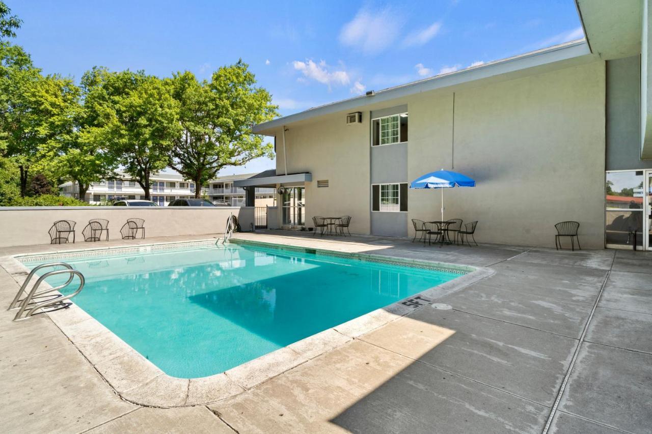 Travelers Inn Medford Dış mekan fotoğraf